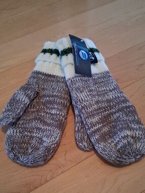 Grey & Cream Knit Mittens NWT